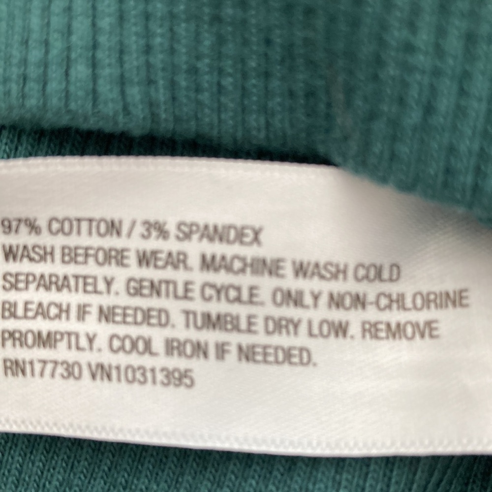 Universal Threads Women’s pullover - Picture 8 of 8
